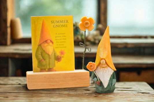 Summer Nisse with rose scented flower