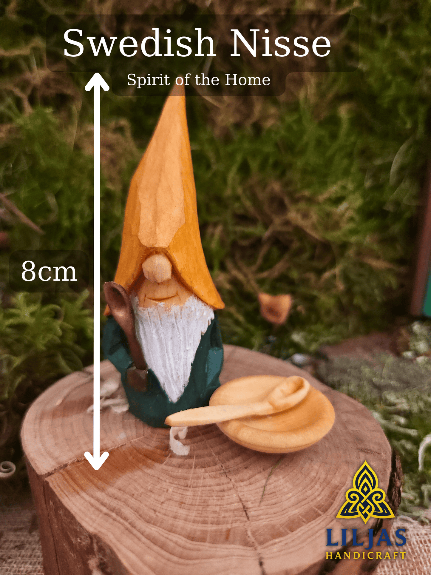 Holz-Wichtel Nr. 71 mit geschnitztem Löffel, Miniaturschale und Kelle.