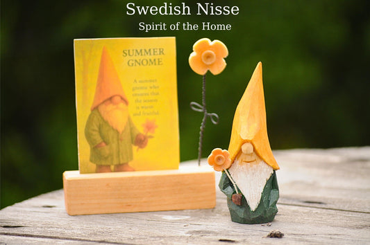 Summer Nisse with rose scented flower