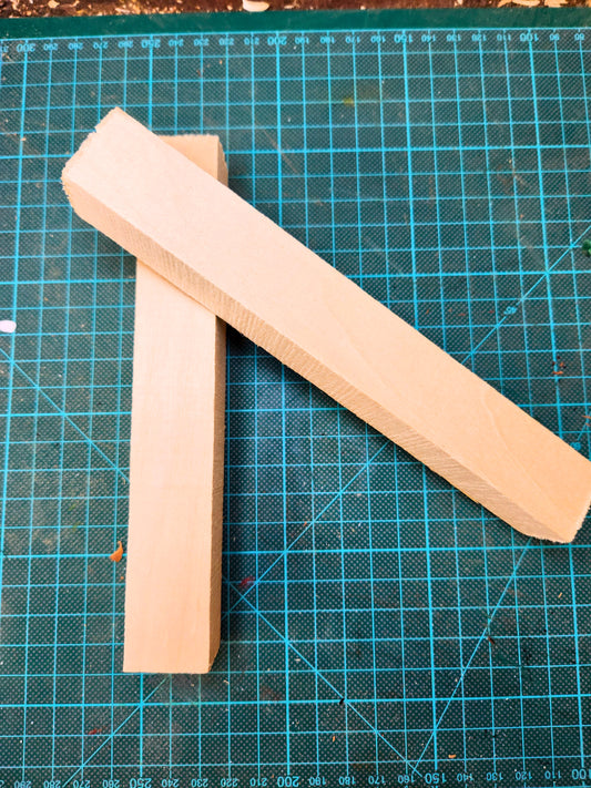 Lindträ för täljning – 25 x 25 mm, ca 20 cm lång