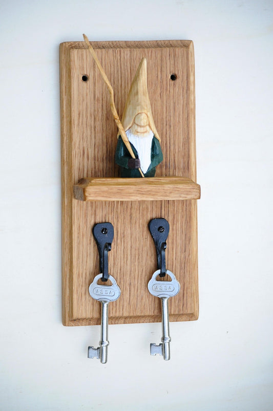 The Key Guardian – Hand-carved Santa with key holder